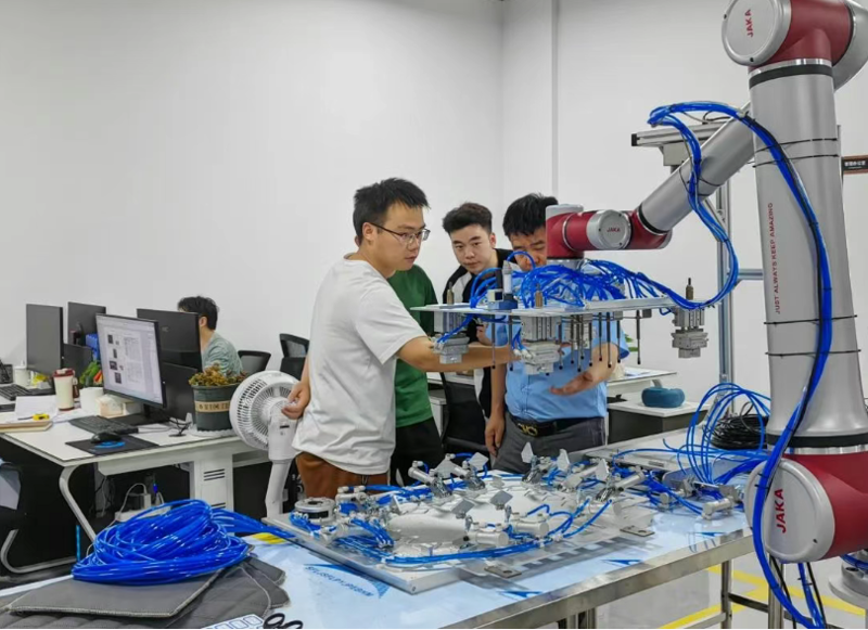 如何为忙碌的上班族制定科学健康的饮食计划?营养配餐不只是填饱肚子那么简单,它关乎到你一天的工作效率和长期健康。今天我们就来对比一下几种常见的营养配餐方案,看看哪种更适合你。